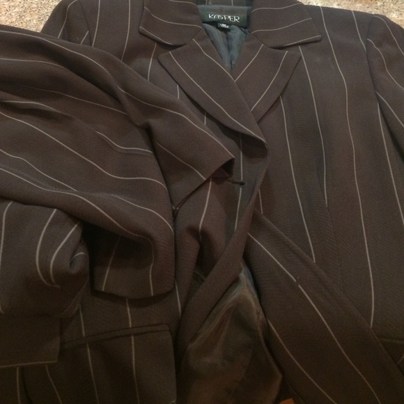 Suit - Picture 3 of 3