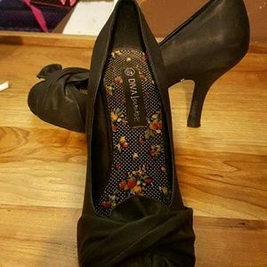 Diva Lounge black high heals