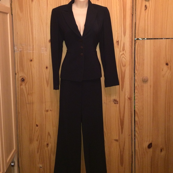 Suit - Picture 2 of 4
