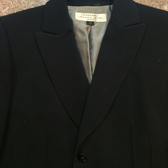 Suit - Picture 3 of 4