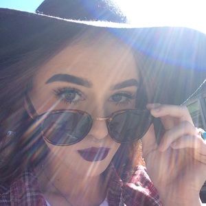 Meet your Posher, Adeline