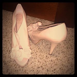 Vince Camuto nude shooties with rose detail