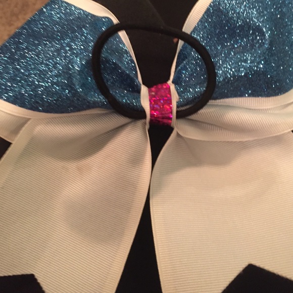 Cheerleader bow - Picture 3 of 3