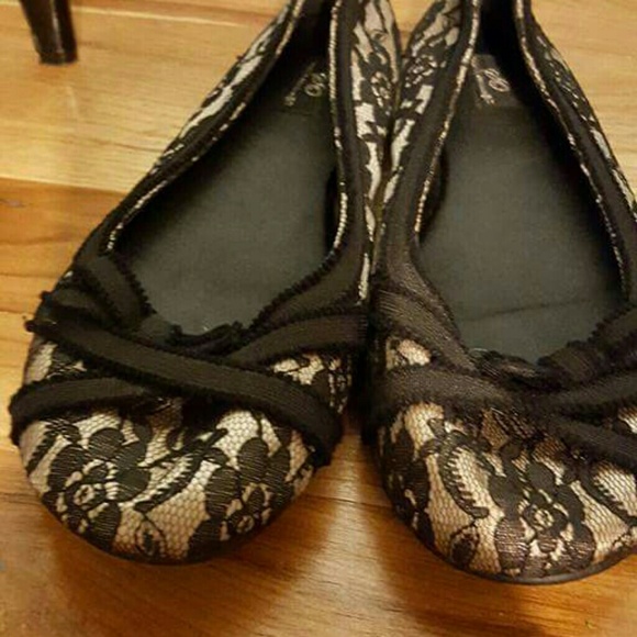 Gold flats with black lace overlay