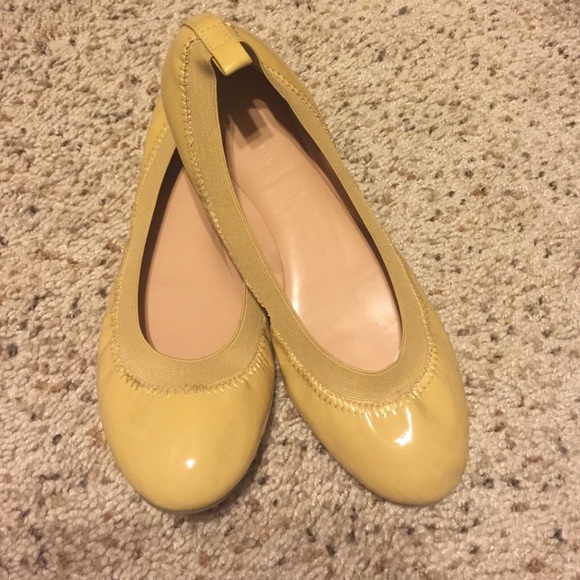 Banana republic nude flats. Never worn.