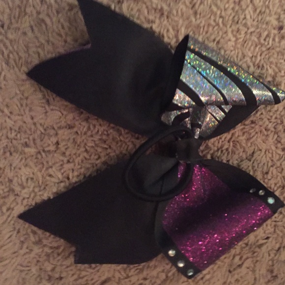 Cheer bow - Picture 2 of 2