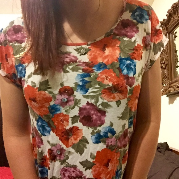 Beautiful Top - Picture 4 of 4