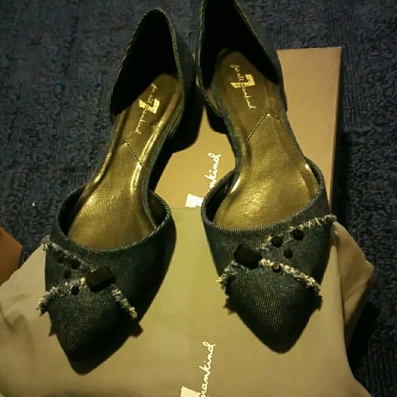 Brand new 7 For All Man Kind Flats! - Picture 3 of 4