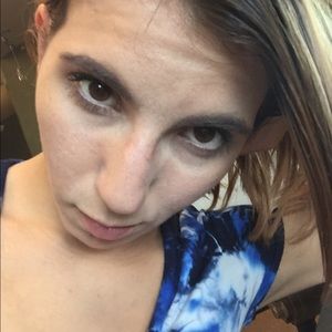 Meet your Posher, Lora