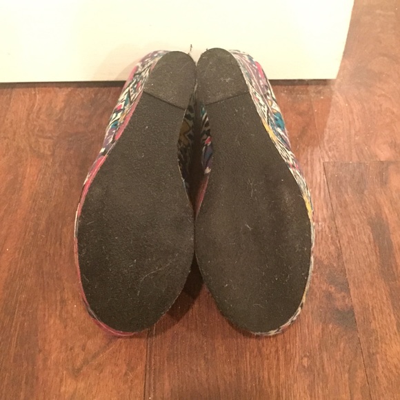 Steve Madden Aztec Wedges - Picture 3 of 3