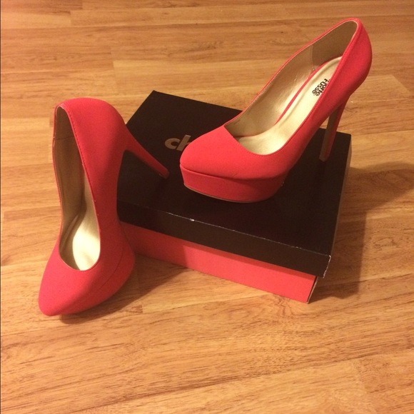 Teaberry pumps