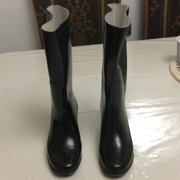 Beautiful rain boots worn only ones