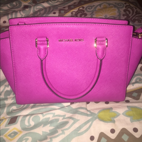 Authentic Michael Kors Handbag for Sale.