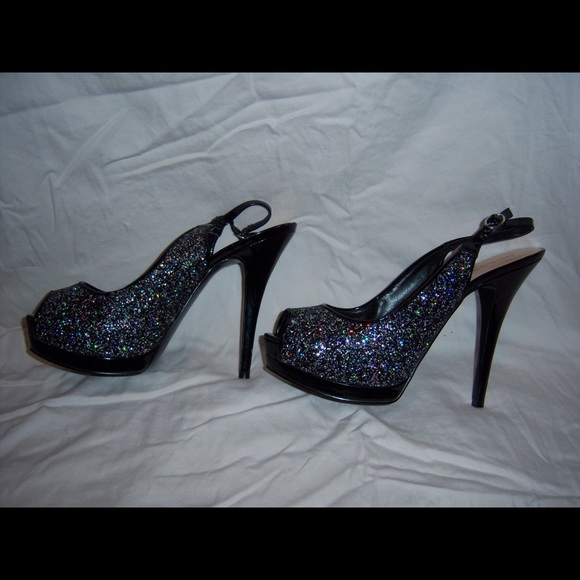 Traded to fighter06_xtina Guess Heels - Picture 2 of 4