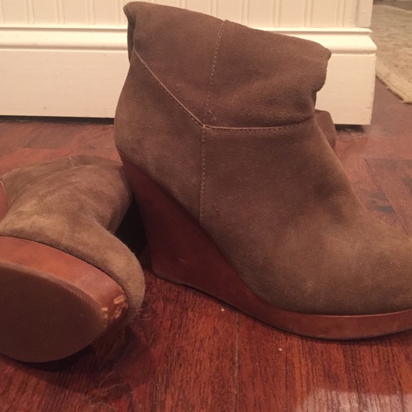Urban Outfitters Suede Boots - Picture 4 of 4