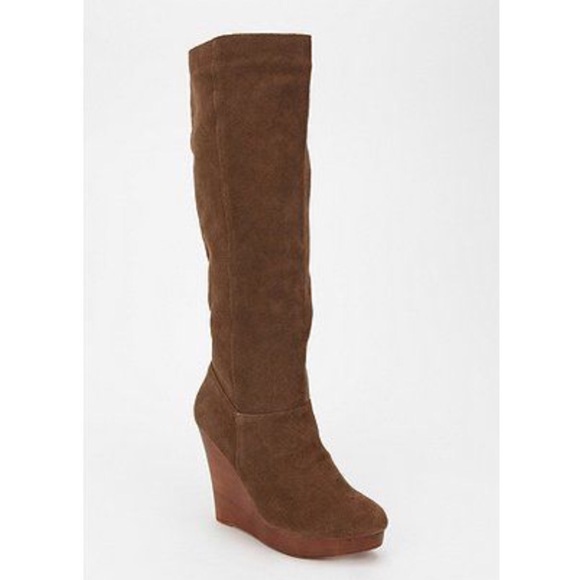 Urban Outfitters Suede Boots - Picture 1 of 4