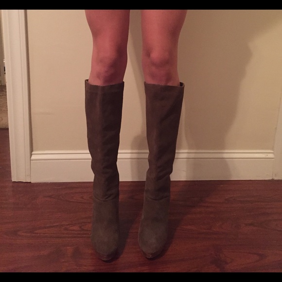 Urban Outfitters Suede Boots - Picture 3 of 4