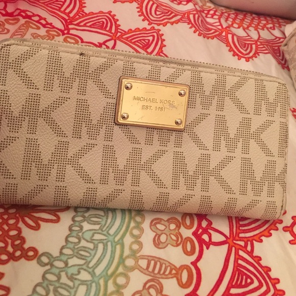 Micheal Kors AUTHENTIC Wallet Logo Zip Around
