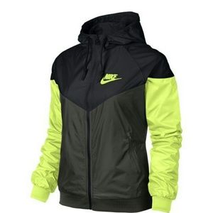 Nike Women's Windrunner Jacket size M on HOLD