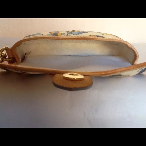 SOLD! Dooney & Bourke Bubble Bee White WRISTLET - Picture 3 of 4