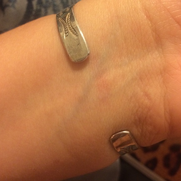 Silver bangle - Picture 2 of 3