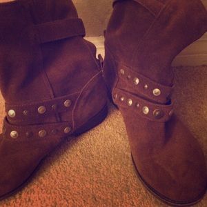 Crown vintage cute brown suede boots