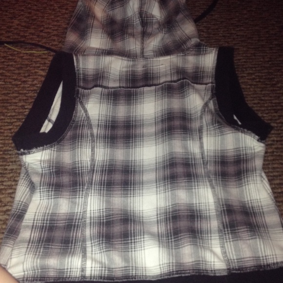 Vest - Picture 2 of 3