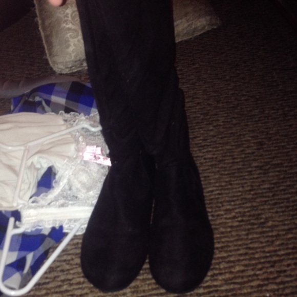 Black skinny boots