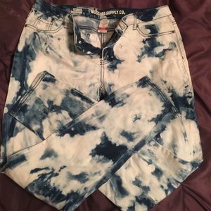 Acid/bleached destroyed skinny jeans