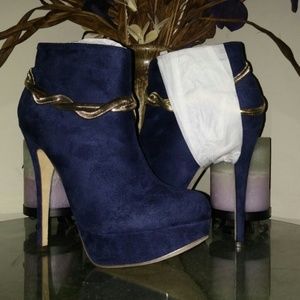 SOLD/Navy Chain Ankle Boot