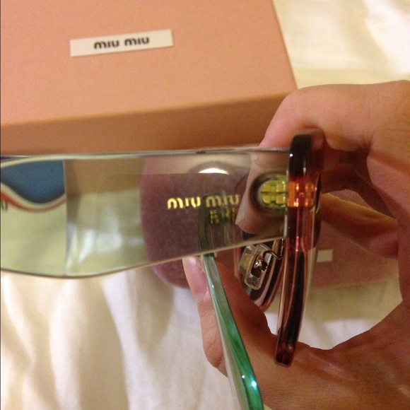 🚫 SOLD 🚫 Miu Miu Two-Tone Cateye Sunglasses - Picture 2 of 4