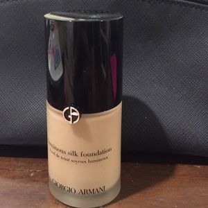 Giorgio Armani Luminous Silk Foundation