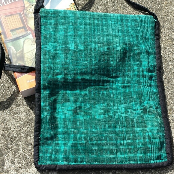 GWaC Guatemalan Embroidered Pouch - Teal - Picture 3 of 3
