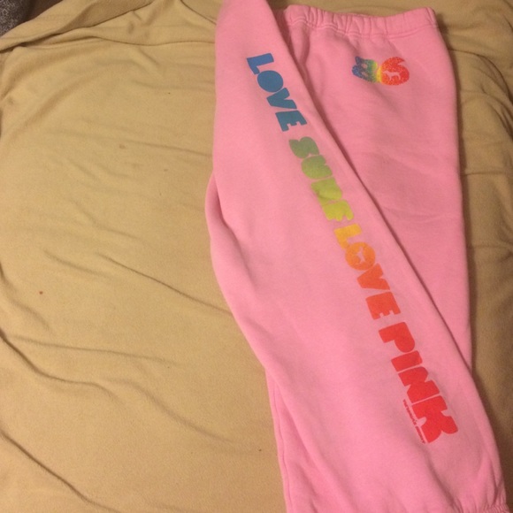 Pink Sweats - Picture 2 of 3