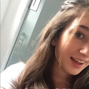 Meet your Posher, Daniela