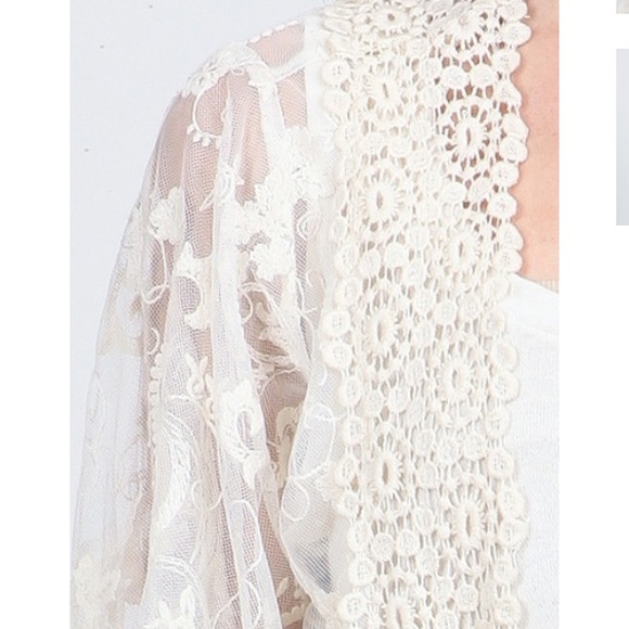 🎉HOST PICK 🎉 Gorgeous lace kimono - Picture 2 of 3