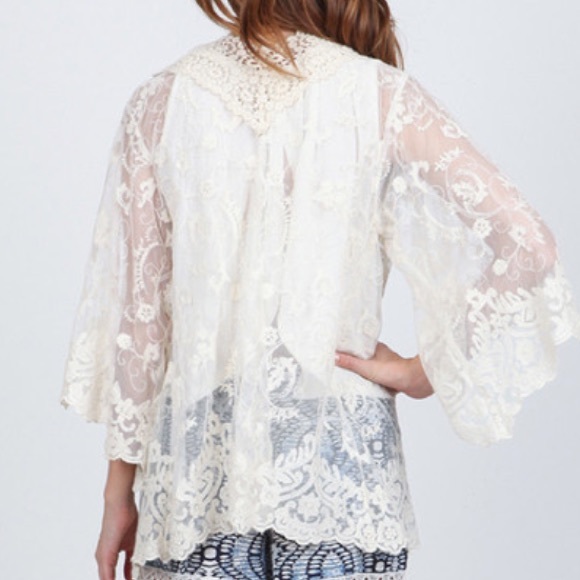 🎉HOST PICK 🎉 Gorgeous lace kimono - Picture 3 of 3