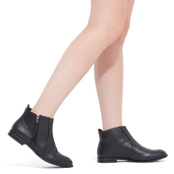 Shoemint Black Isla Booties