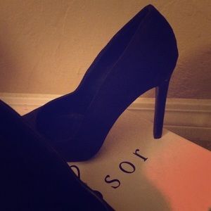 Black sexy pumps