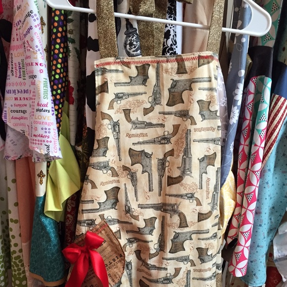 Gun Apron - Picture 2 of 3
