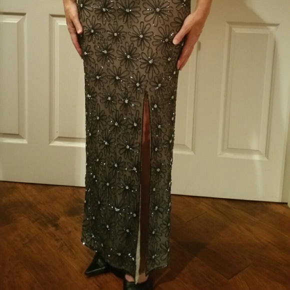 Papell Boutique formal gown, size 6, silk, NWT - Picture 2 of 4