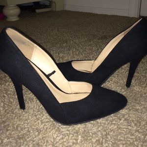 Black Pumps