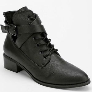 Black Booties From Urban Outfitters (like new)