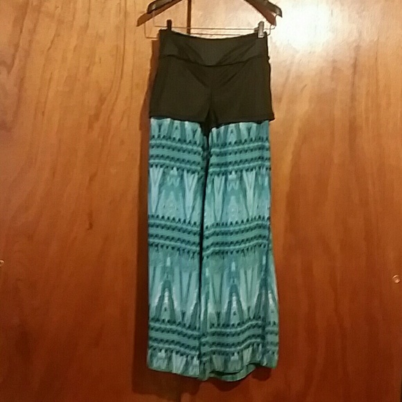 Beautiful Flare Leg Pants - Size Small - Picture 3 of 3