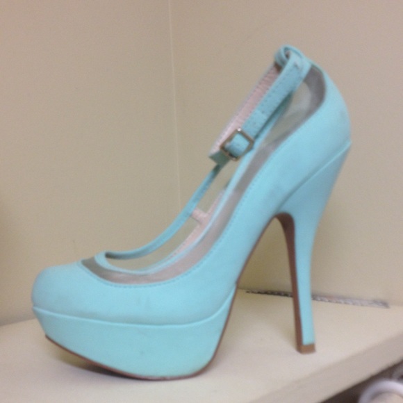 Heels - Picture 2 of 4