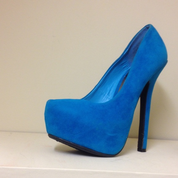 Heels - Picture 3 of 4