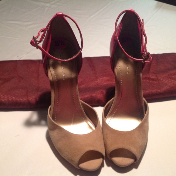 Charming BCBG Seude/Patent Heel - Picture 2 of 4