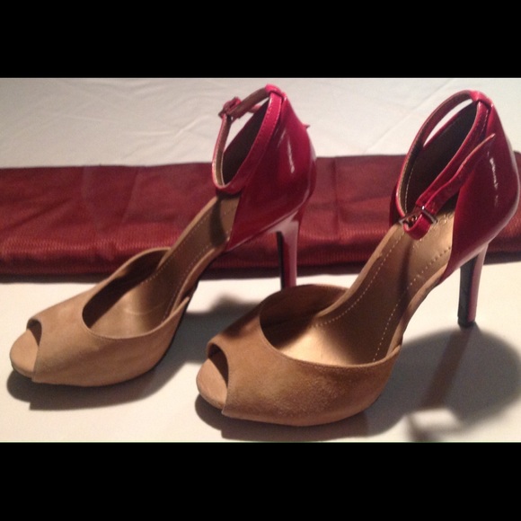 Charming BCBG Seude/Patent Heel - Picture 3 of 4