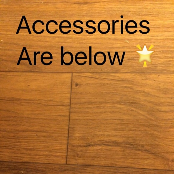 The available accessories are listed below. 😍 - Picture 1 of 1