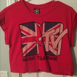cropped mtv t-shirt